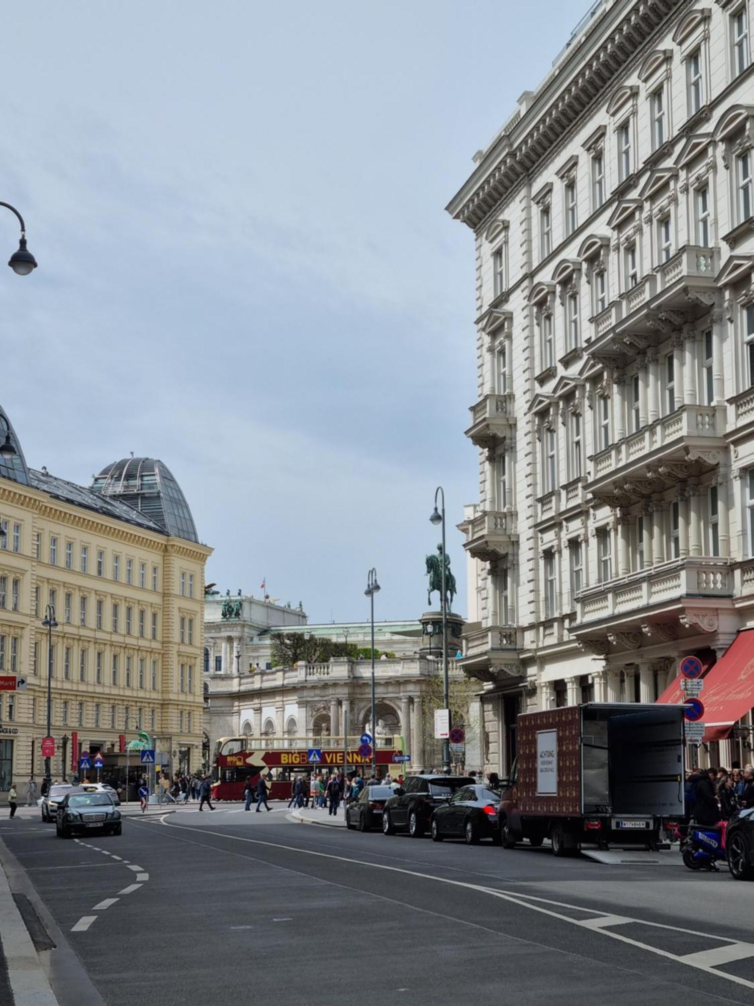 Prestige Vienna Apartment ภายนอก รูปภาพ