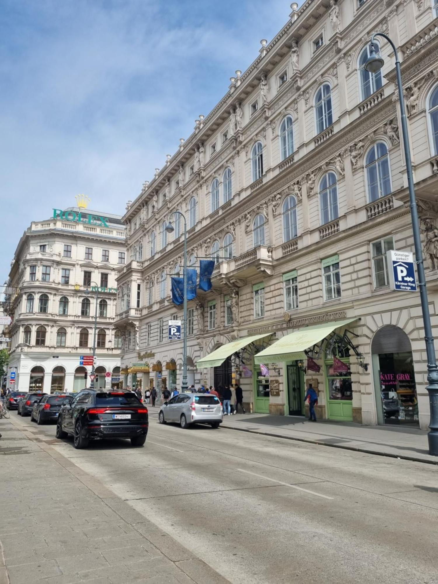 Prestige Vienna Apartment ภายนอก รูปภาพ