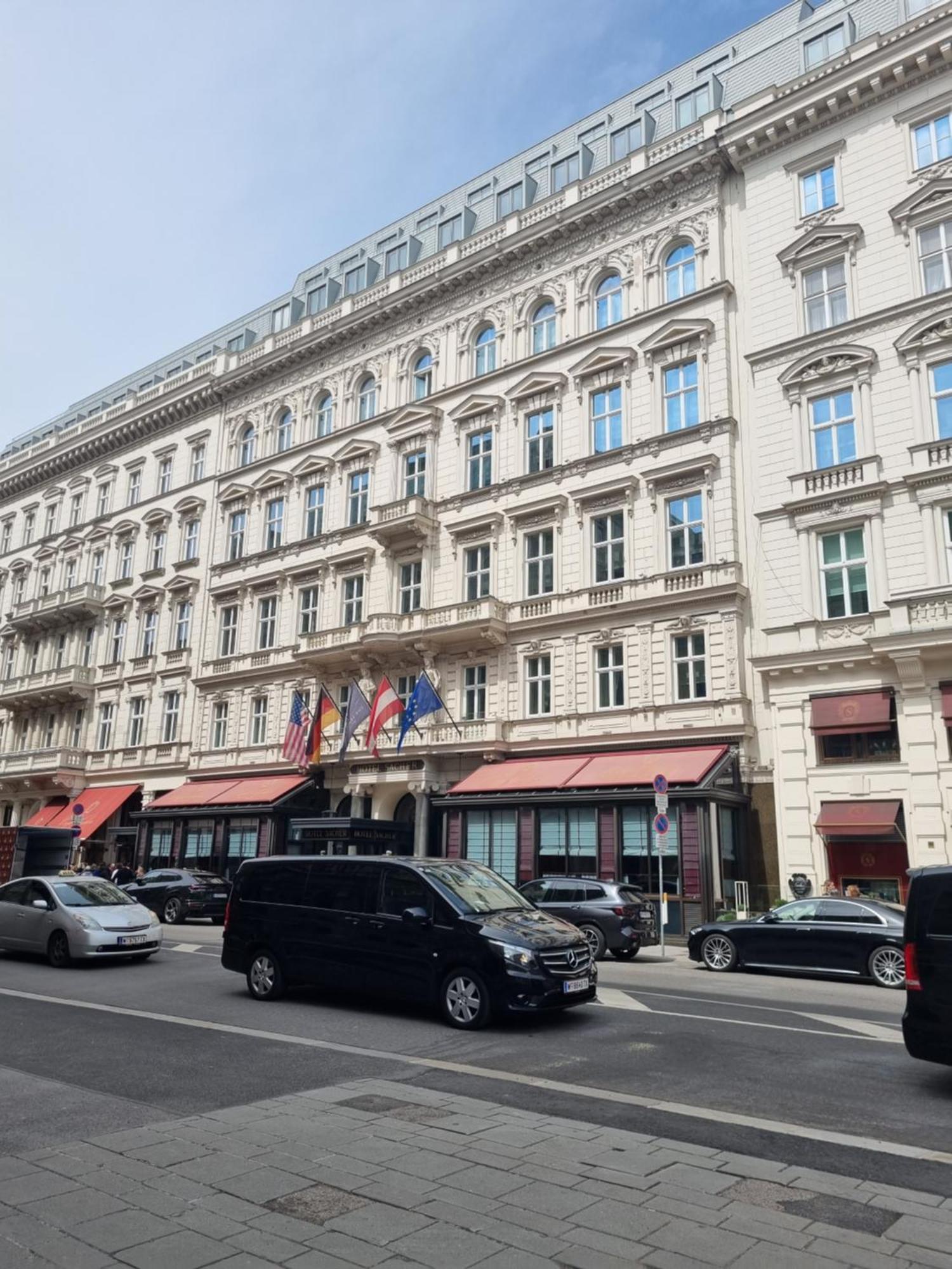 Prestige Vienna Apartment ภายนอก รูปภาพ