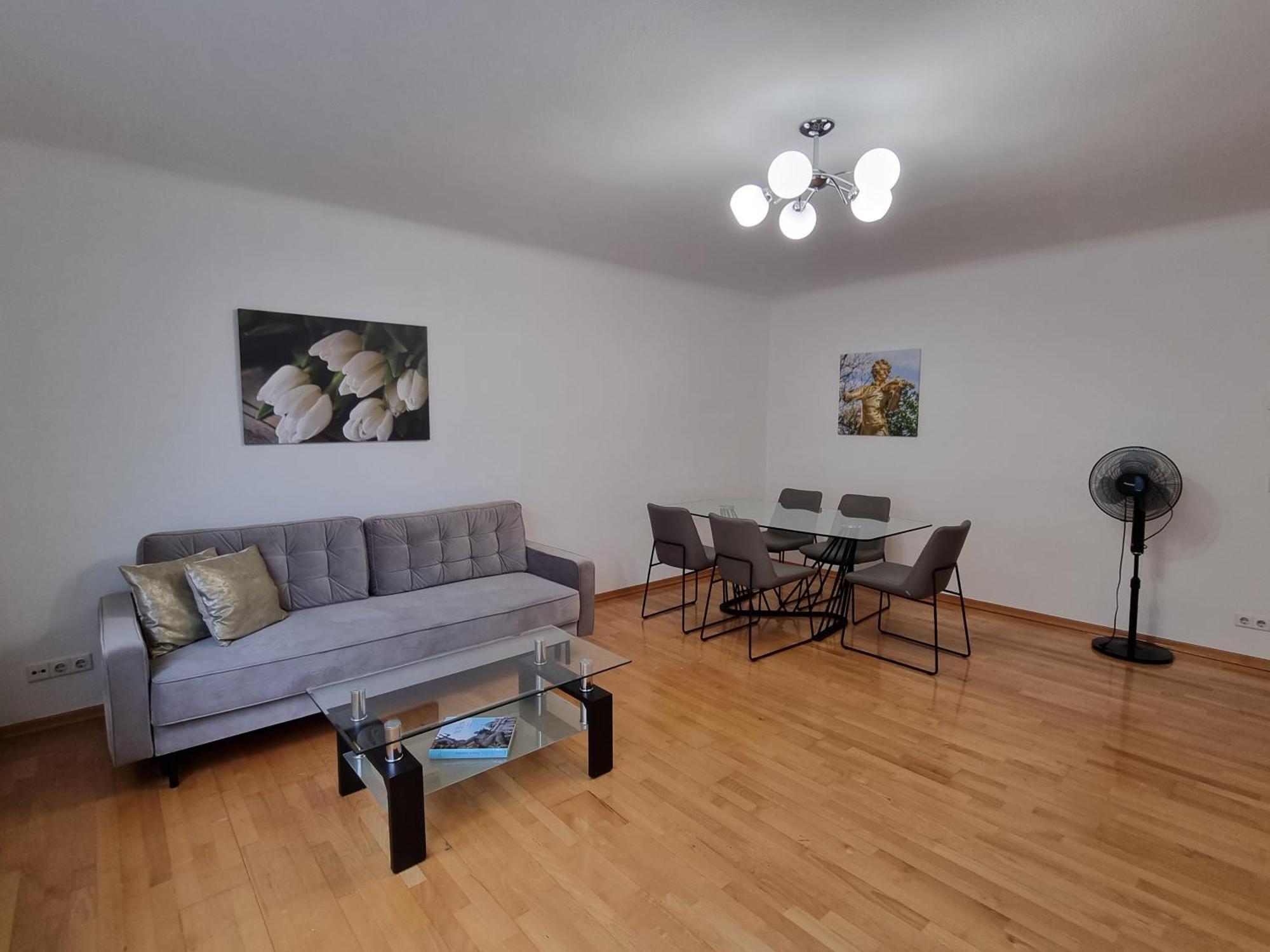 Prestige Vienna Apartment ภายนอก รูปภาพ