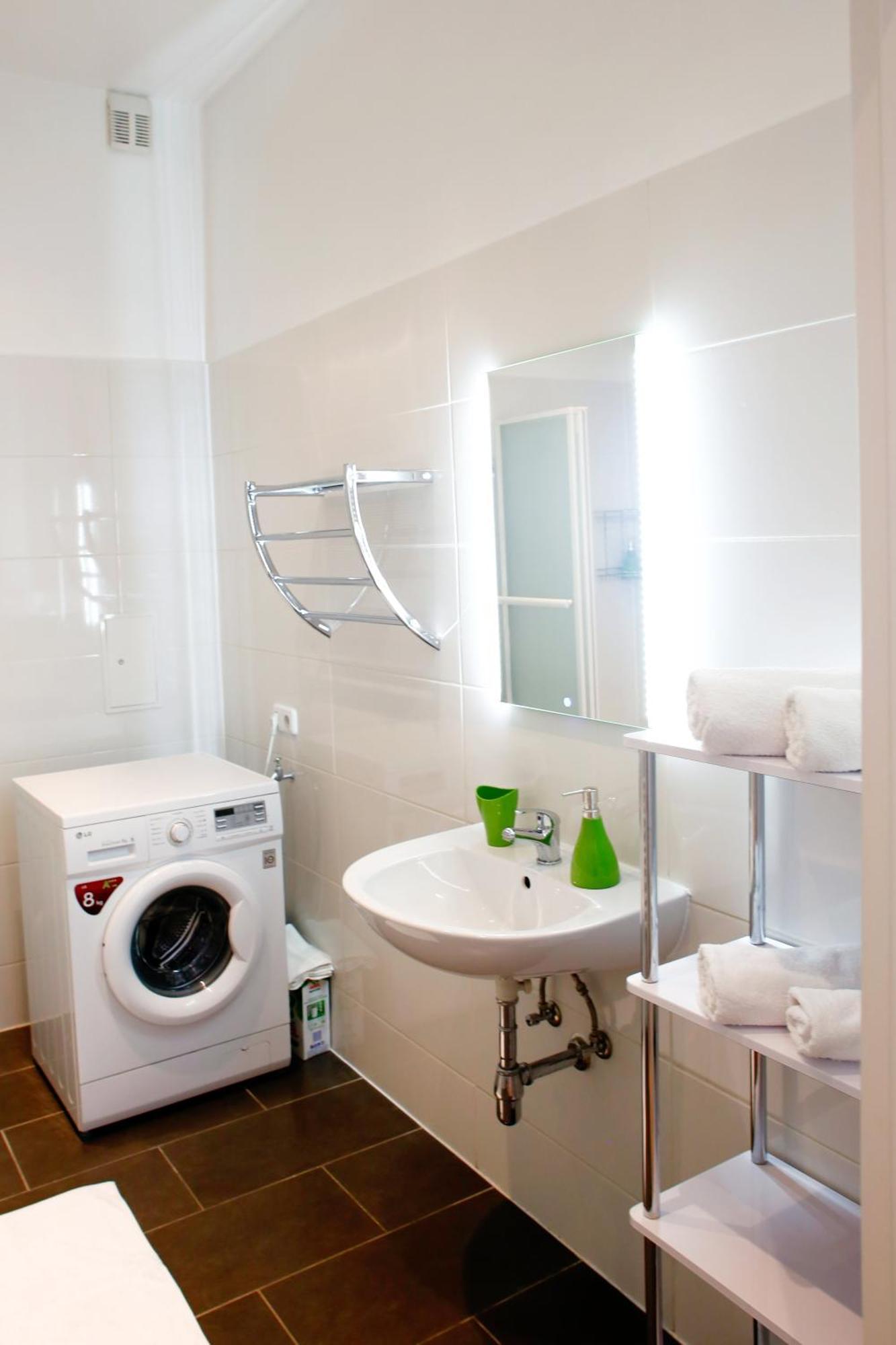 Prestige Vienna Apartment ภายนอก รูปภาพ